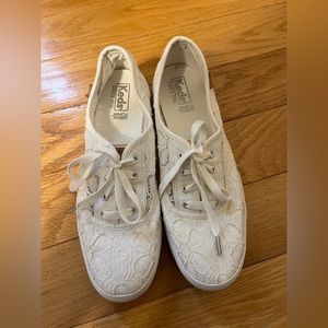Keds White Platform Shoes (Size 7)